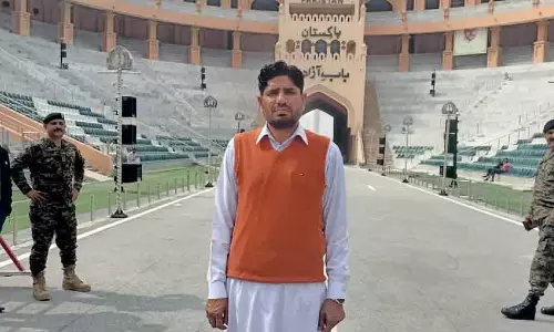 UP : जेल में 17 साल की सज़ा काटने के बाद पाकिस्तानी जासूस को देश से निकाला UP : जेल में 17 साल की सज़ा काटने के बाद पाकिस्तानी जासूस को देश से निकाला