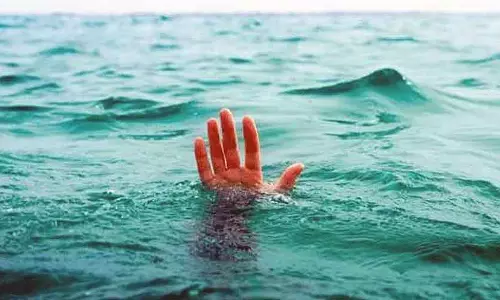 Karwar : शिवरात्रि के मौके पर समुद्र में नहाते समय लड़का डूबा Karwar : शिवरात्रि के मौके पर समुद्र में नहाते समय लड़का डूबा