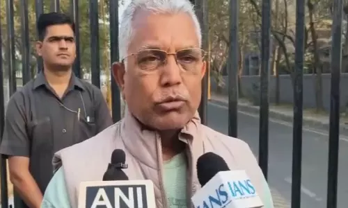 BJP के दिलीप घोष ने ECI के 7 अधिकारियों को सस्पेंड करने के बाद सज़ा की मांग की