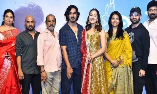 Nilave एक साइलेंट म्यूज़िकल हिट बन गया, सक्सेस सेलिब्रेशन स्टाइल में मनाया गया Nilave एक साइलेंट म्यूज़िकल हिट बन गया, सक्सेस सेलिब्रेशन स्टाइल में मनाया गया