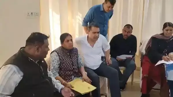 Katni: रिश्वत लेते समय हुई गिरफ्तारी से हड़कंप Katni: रिश्वत लेते समय हुई गिरफ्तारी से हड़कंप