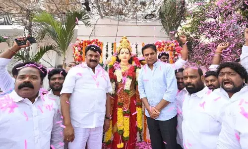 KTR ने रेवंत रेड्डी की टिप्पणियों को लेकर तेलंगाना के सीएम केसीआर की आलोचना की KTR ने रेवंत रेड्डी की टिप्पणियों को लेकर तेलंगाना के सीएम केसीआर की आलोचना की