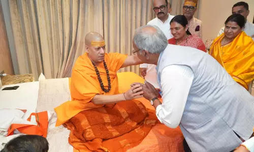 MP बृजमोहन अग्रवाल ने महामण्डलेश्वर स्वामी कैलाशानन्द गिरि जी महाराज से लिया आशीर्वाद MP बृजमोहन अग्रवाल ने महामण्डलेश्वर स्वामी कैलाशानन्द गिरि जी महाराज से लिया आशीर्वाद