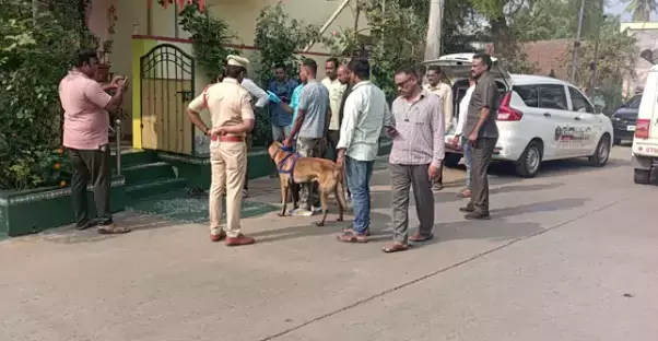 पोन्नूर में MLA धुलिपल्ला नरेंद्र की मां के घर पर बड़ी चोरी