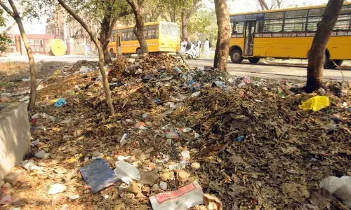 GMC परिसर में कचरे के ढेर से गंभीर स्वास्थ्य संबंधी चिंताएं पैदा हो रही