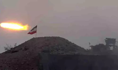 Iran ने जिनेवा वार्ता शुरू होने के साथ ही होर्मुज जलडमरूमध्य में लाइव मिसाइलें दागीं Iran ने जिनेवा वार्ता शुरू होने के साथ ही होर्मुज जलडमरूमध्य में लाइव मिसाइलें दागीं