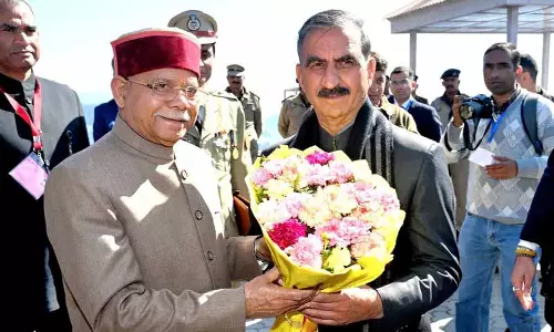 Himachal: गवर्नर ने ग्रांट में कटौती को नज़रअंदाज़ किया, 3 मिनट में 50 पेज का भाषण खत्म किया