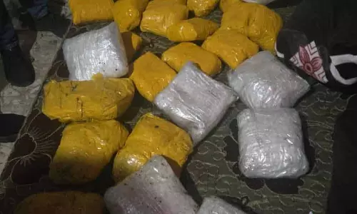 NCB ने सीमा पर एक और कार्रवाई में 8.8 किलोग्राम हेरोइन जब्त की NCB ने सीमा पर एक और कार्रवाई में 8.8 किलोग्राम हेरोइन जब्त की