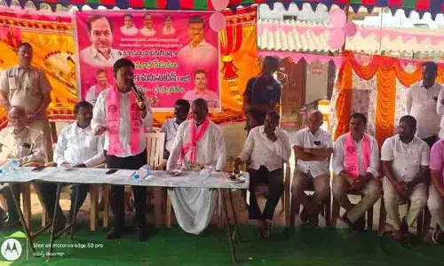 Tata Madhusudan ने जन्मदिन समारोह में केसीआर के नेतृत्व की सराहना की