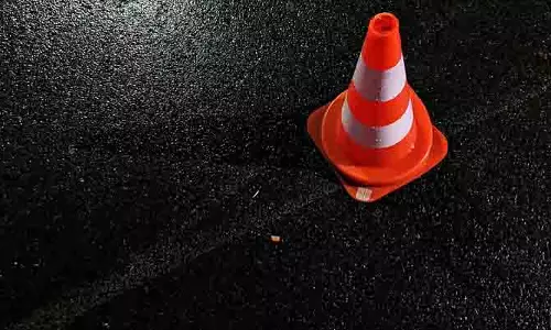 Midnapore Accident: ड्यूटी से लौट रहे टीचर की मौत, 3 घायल Midnapore Accident: ड्यूटी से लौट रहे टीचर की मौत, 3 घायल