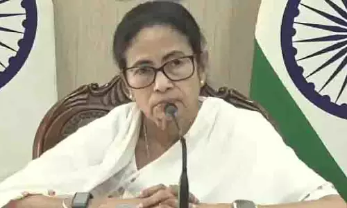ममता ने सस्पेंड किए गए AEROs का साथ दिया, प्रमोशन का वादा किया