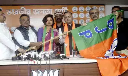 एक बेटी TMC में, दूसरी चुनाव से पहले BJP में शामिल