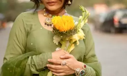 प्रेग्नेंसी ग्लो से चमक उठा सुरभि ज्योति का चेहरा, ग्रीन सूट में फ्लॉन्ट किया बेबी बंप