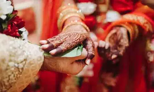 दोस्तों ने police और प्रशासन की मदद से टीनएज लड़की की शादी रुकवाई