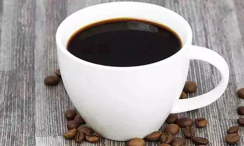 Coffee पीते समय लोग ये गलतियां कर रहे Coffee पीते समय लोग ये गलतियां कर रहे