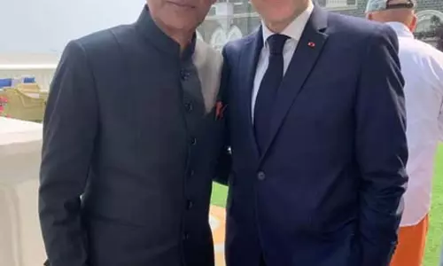 मनोज बाजपेयी और अनिल कपूर ने फ्रांसीसी राष्ट्रपति इमैनुएल मैक्रों से की मुलाकात मनोज बाजपेयी और अनिल कपूर ने फ्रांसीसी राष्ट्रपति इमैनुएल मैक्रों से की मुलाकात