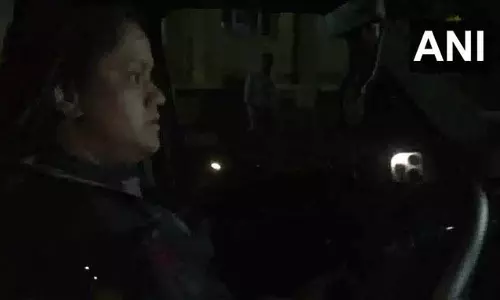 लीलावती अस्पताल से रवाना हुईं अर्पिता खान, पिता सलीम खान की सेहत को लेकर बढ़ी हलचल लीलावती अस्पताल से रवाना हुईं अर्पिता खान, पिता सलीम खान की सेहत को लेकर बढ़ी हलचल