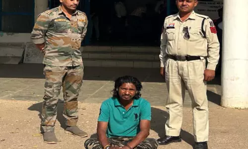 उधारी विवाद में पड़ोसियों के बीच मारपीट, ब्लेड से हमला, पति-पत्नी गिरफ्तार उधारी विवाद में पड़ोसियों के बीच मारपीट, ब्लेड से हमला, पति-पत्नी गिरफ्तार