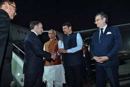 भारत-फ्रांस रणनीतिक संबंधों को मजबूती देने राष्ट्रपति मैक्रों का भारत आगमन; पीएम मोदी के साथ करेंगे आज मुलाकात भारत-फ्रांस रणनीतिक संबंधों को मजबूती देने राष्ट्रपति मैक्रों का भारत आगमन; पीएम मोदी के साथ करेंगे आज मुलाकात