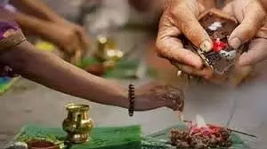 Falgun Amavasya 2026: कुंडली में है पितृ दोष तो फाल्गुन अमावस्या पर जरूर करें ये उपाय Falgun Amavasya 2026: कुंडली में है पितृ दोष तो फाल्गुन अमावस्या पर जरूर करें ये उपाय