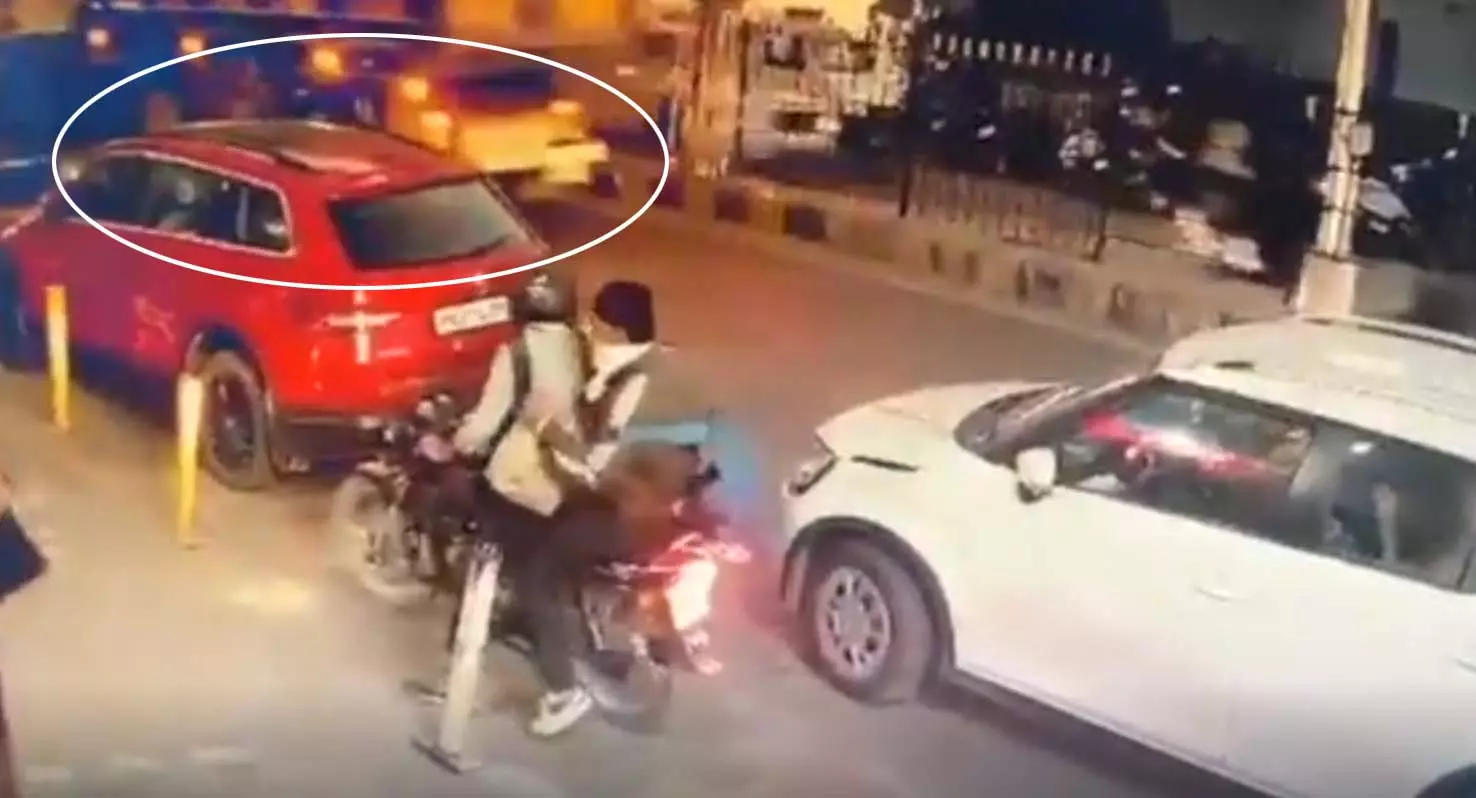 गैंगवार LIVE वीडियो...ताबड़तोड़ फायरिंग से थर्राया इलाका गैंगवार LIVE वीडियो...ताबड़तोड़ फायरिंग से थर्राया इलाका