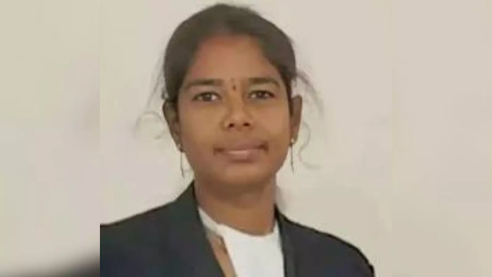 TGHRC ने वकील स्वप्ना की हत्या में पुलिस की लापरवाही पर डीजीपी से रिपोर्ट मांगी TGHRC ने वकील स्वप्ना की हत्या में पुलिस की लापरवाही पर डीजीपी से रिपोर्ट मांगी