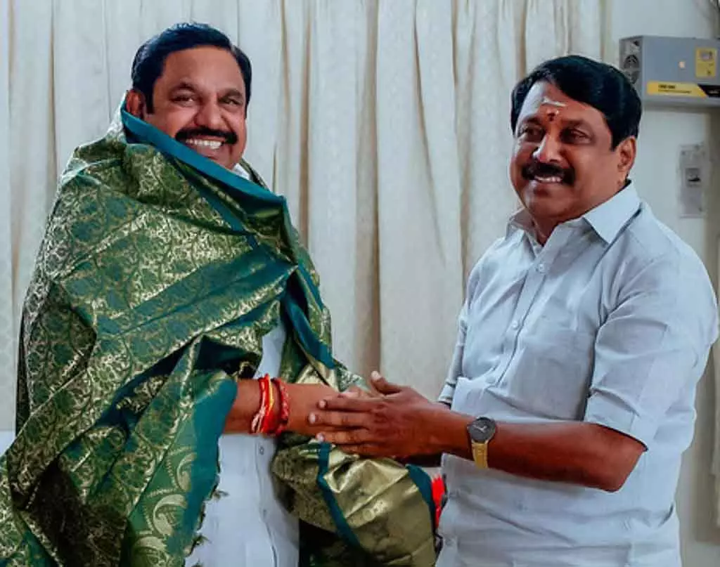 Tamil Nadu : नैनार नागेंद्रन ने एडप्पादी पलानीस्वामी से मुलाकात की Tamil Nadu : नैनार नागेंद्रन ने एडप्पादी पलानीस्वामी से मुलाकात की