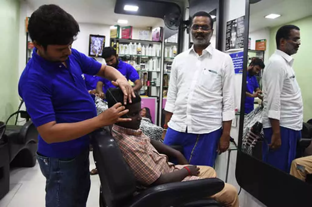 ब्यूटी सैलून में Hair स्ट्रेटनिंग ट्रीटमेंट: रेगुलेट करने के लिए नए नियम बनाने का प्लान ब्यूटी सैलून में Hair स्ट्रेटनिंग ट्रीटमेंट: रेगुलेट करने के लिए नए नियम बनाने का प्लान