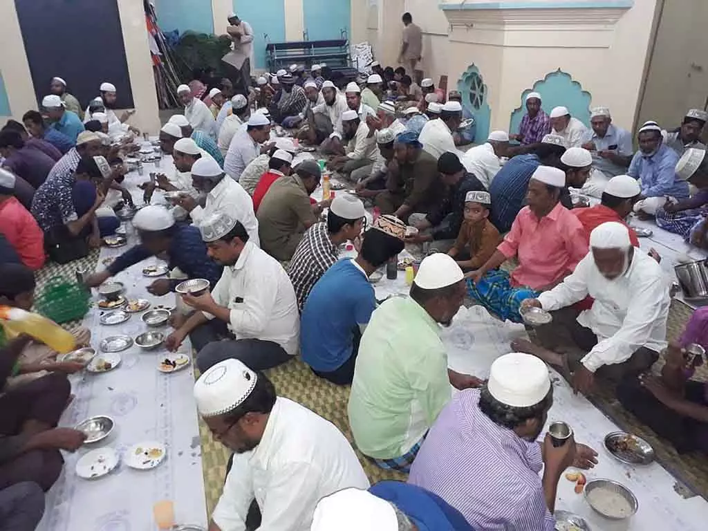 Ramadan के रोज़े के लिए 8,700 टन हरा चावल दिया गया Ramadan के रोज़े के लिए 8,700 टन हरा चावल दिया गया
