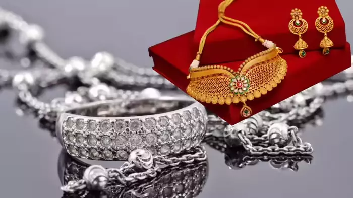 सोने-चांदी की कीमतों में भारी गिरावट, जानिए ताजा भाव सोने-चांदी की कीमतों में भारी गिरावट, जानिए ताजा भाव