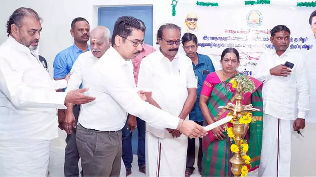 Tamil Nadu : श्रीलंकाई तमिल कैंप में इंडस्ट्रियल वर्कशॉप खोली गईं Tamil Nadu : श्रीलंकाई तमिल कैंप में इंडस्ट्रियल वर्कशॉप खोली गईं