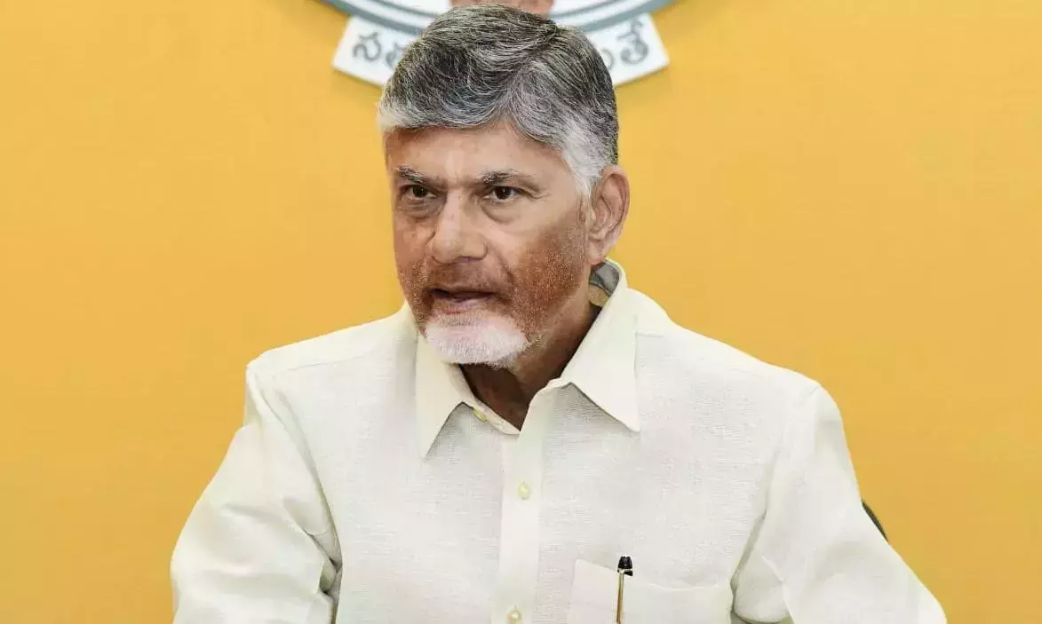 CM ने लोगों को आसानी से सर्विस पाने में मदद के लिए कानूनों को आसान बनाने की मांग की CM ने लोगों को आसानी से सर्विस पाने में मदद के लिए कानूनों को आसान बनाने की मांग की