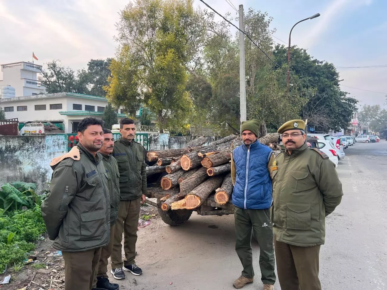 Jammu Kashmir: खैर माफिया के खिलाफ Action,Raid से मचा हड़कंप Jammu Kashmir: खैर माफिया के खिलाफ Action,Raid से मचा हड़कंप