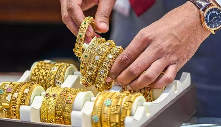 Business: अंतरराष्ट्रीय संकट से सोने की कीमतों में उथल-पुथल Business: अंतरराष्ट्रीय संकट से सोने की कीमतों में उथल-पुथल