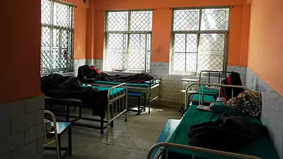 नोएडा में महाशिवरात्रि पर कुट्टू का आटा खाने से कई लोग बीमार पड़े; दुकान मालिक के खिलाफ FIR नोएडा में महाशिवरात्रि पर कुट्टू का आटा खाने से कई लोग बीमार पड़े; दुकान मालिक के खिलाफ FIR