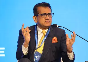 एआई का समान लाभ सुनिश्चित करने के लिए भारत और अन्य विकासशील देशों को अपने स्वयं के एलएलएम बनाने चाहिए : अमिताभ कांत एआई का समान लाभ सुनिश्चित करने के लिए भारत और अन्य विकासशील देशों को अपने स्वयं के एलएलएम बनाने चाहिए : अमिताभ कांत