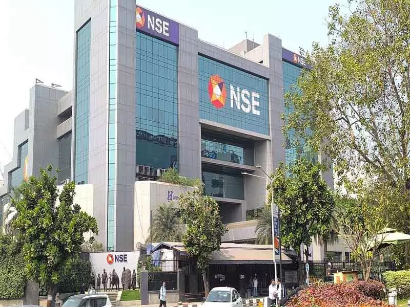 US-ईरान तनाव के बीच शुरुआती कारोबार में सेंसेक्स 230 अंक गिरा, निफ्टी 100 अंक नीचे US-ईरान तनाव के बीच शुरुआती कारोबार में सेंसेक्स 230 अंक गिरा, निफ्टी 100 अंक नीचे