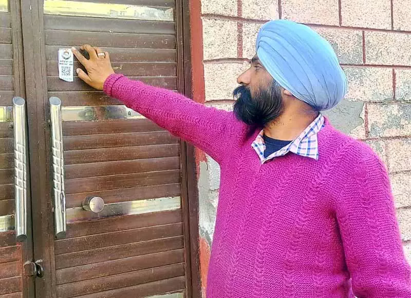 Amritsar के उत्तरी विधानसभा क्षेत्र में घर-घर जाकर कचरा यूजर चार्ज वसूलना शुरू Amritsar के उत्तरी विधानसभा क्षेत्र में घर-घर जाकर कचरा यूजर चार्ज वसूलना शुरू