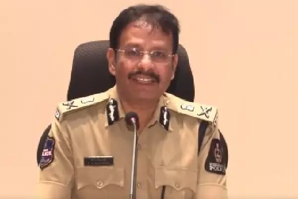 Hyderabad में बच्चों की सुरक्षा को लेकर फर्जी खबरों से बचाव की जानकारी दी गई Hyderabad में बच्चों की सुरक्षा को लेकर फर्जी खबरों से बचाव की जानकारी दी गई