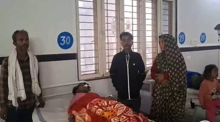 MP : गर्लफ्रेंड के परिवार की लगातार धमकियों से परेशान होकर लड़के ने हेयर डाई पी ली, हालत गंभीर MP : गर्लफ्रेंड के परिवार की लगातार धमकियों से परेशान होकर लड़के ने हेयर डाई पी ली, हालत गंभीर