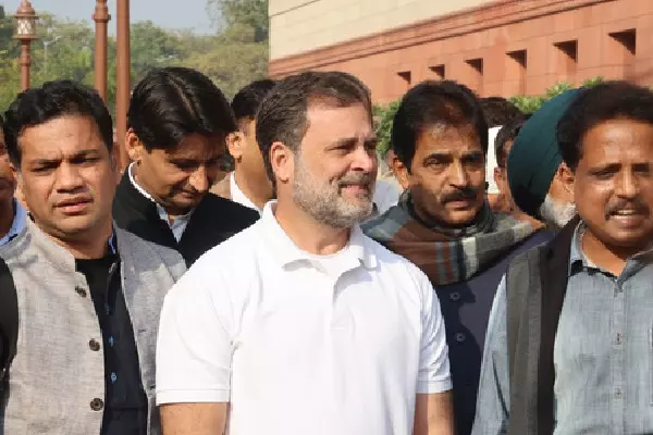 Aiyar की टिप्पणी से बढ़ी सियासी हलचल, जेडीयू ने राहुल पर बोला वार Aiyar की टिप्पणी से बढ़ी सियासी हलचल, जेडीयू ने राहुल पर बोला वार