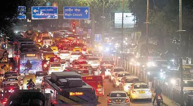 AI इम्पैक्ट समिट के दौरान Delhi में मुख्य रूट पर ट्रैफिक जाम AI इम्पैक्ट समिट के दौरान Delhi में मुख्य रूट पर ट्रैफिक जाम