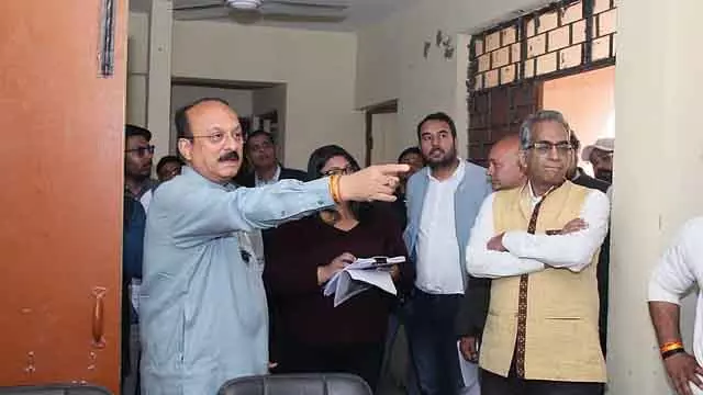 Delhi के मंत्री आशीष सूद ने भलस्वा में EWS फ्लैट्स का निरीक्षण किया Delhi के मंत्री आशीष सूद ने भलस्वा में EWS फ्लैट्स का निरीक्षण किया