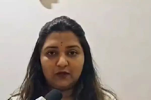 Pahalgam हमले की पीड़ित बेटी ने नौकरी के वादे पर जताई नाराज़गी Pahalgam हमले की पीड़ित बेटी ने नौकरी के वादे पर जताई नाराज़गी