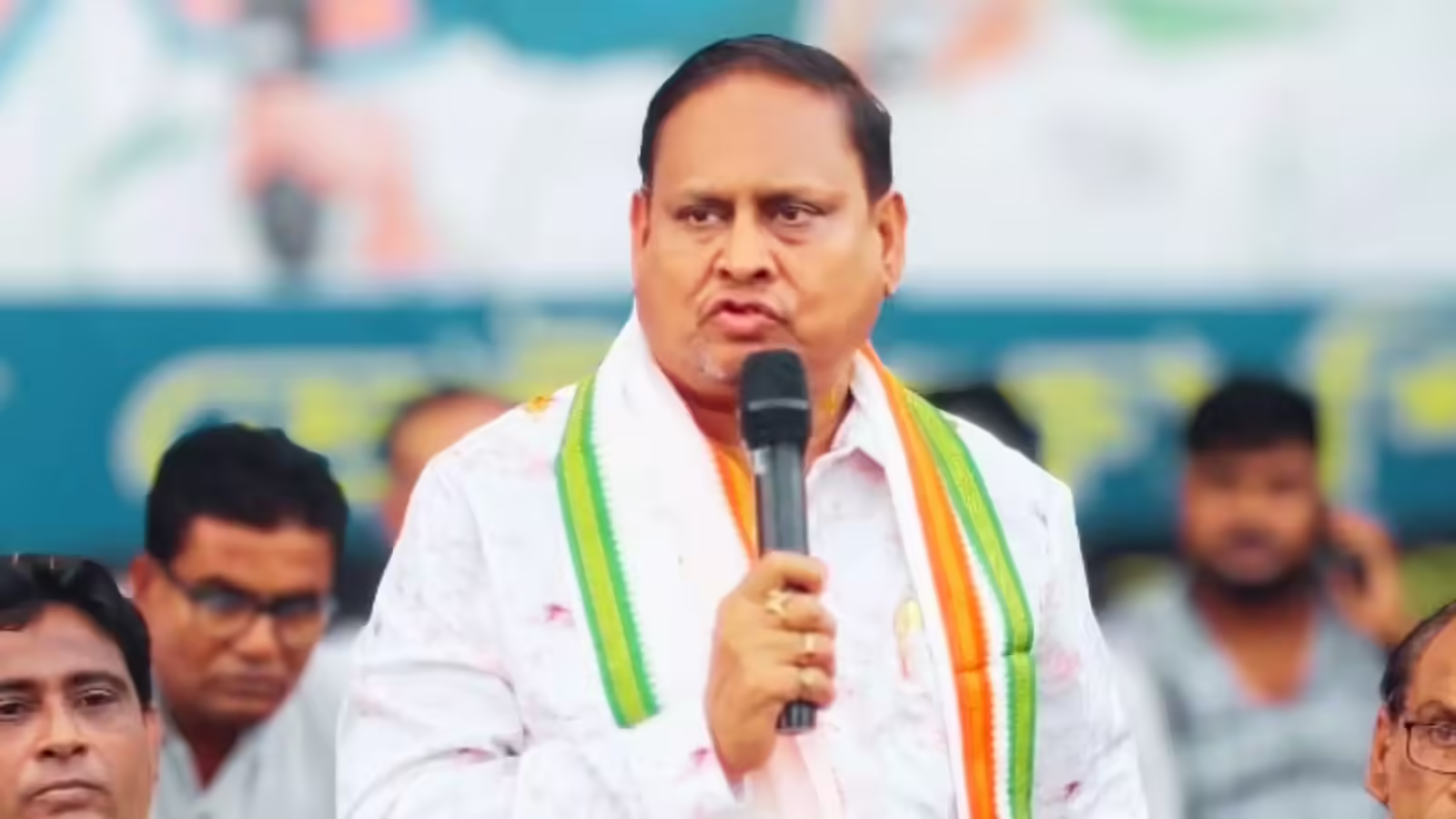 Kolkata: कांग्रेस से अलग रुख, हुमायूं कबीर के कदम से चर्चा तेज Kolkata: कांग्रेस से अलग रुख, हुमायूं कबीर के कदम से चर्चा तेज