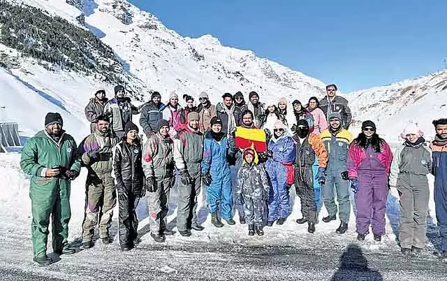 मुफ़्त पर्वतारोहण प्रशिक्षण; Gadag के हनुमंतराव ग्रामीण युवाओं को प्रेरित कर रहे हैं मुफ़्त पर्वतारोहण प्रशिक्षण; Gadag के हनुमंतराव ग्रामीण युवाओं को प्रेरित कर रहे हैं