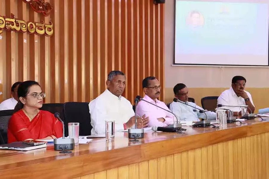 स्थानीय लोगों के लिए रोज़गार पहली प्राथमिकता है: K.H. Muniyappa स्थानीय लोगों के लिए रोज़गार पहली प्राथमिकता है: K.H. Muniyappa