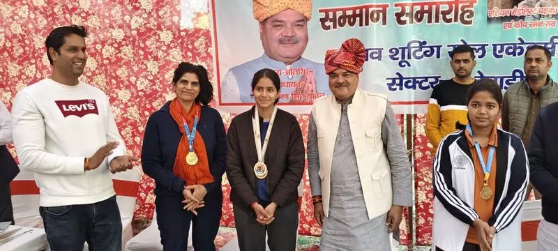 तमाम मुश्किलों के बावजूद, रेवाड़ी के इस युवा खिलाड़ी ने एशियाई Shooting में मेडल जीते तमाम मुश्किलों के बावजूद, रेवाड़ी के इस युवा खिलाड़ी ने एशियाई Shooting में मेडल जीते