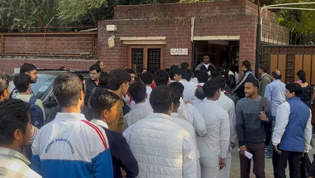 गौतमबुद्ध नगर के 56 केंद्रों पर आज से शुरू हुईं बोर्ड परीक्षाएं, 62 हजार विद्यार्थी होंगे शामिल गौतमबुद्ध नगर के 56 केंद्रों पर आज से शुरू हुईं बोर्ड परीक्षाएं, 62 हजार विद्यार्थी होंगे शामिल