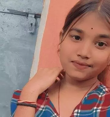 एडमिट कार्ड लेकर स्कूल से लौटी छात्रा फंदे पर झूली एडमिट कार्ड लेकर स्कूल से लौटी छात्रा फंदे पर झूली